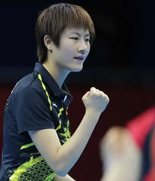 丁宁,中国乒乓球队女队前任队长,创造了国乒女队一个时代的辉煌.