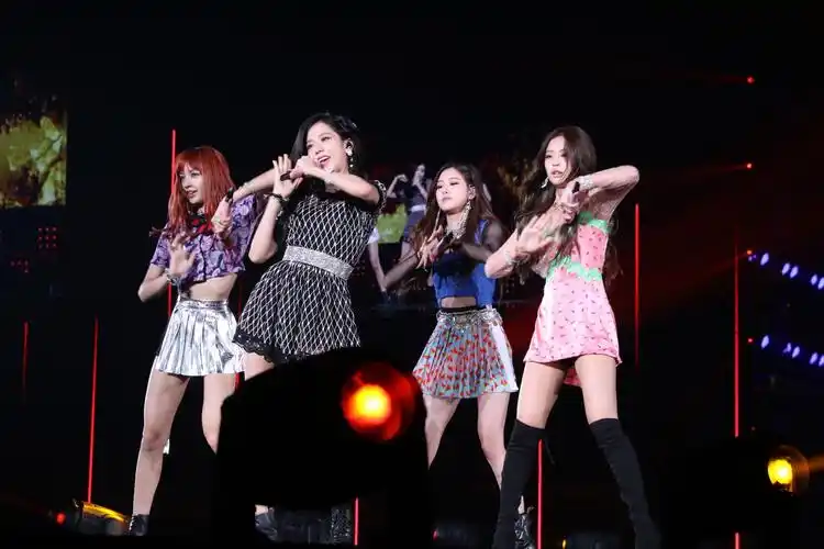 blackpink首次登场tgc 特别演出high翻全场