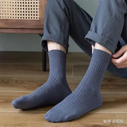 如何看待男生爱闻臭袜子这一习惯