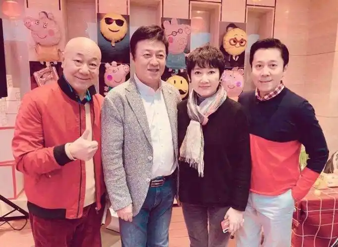 成方圆的第一任老公是圈外人,而且还曾是她的私人音乐老师,两人朝夕