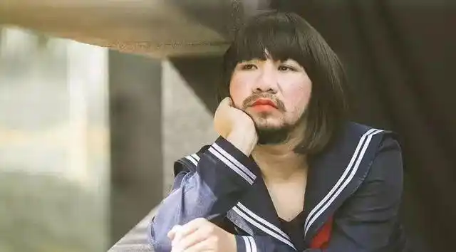 大叔变身jk美少女体毛旺盛难以直视网友请让法律来惩罚我