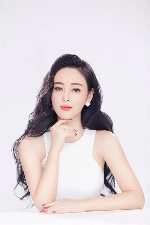 刘朵朵代言照片几万元——刘朵朵肖像代言认准北京星传明星代言公司