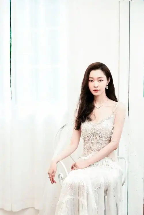 宋轶露背啦就是说这谁看了谁不迷糊啊