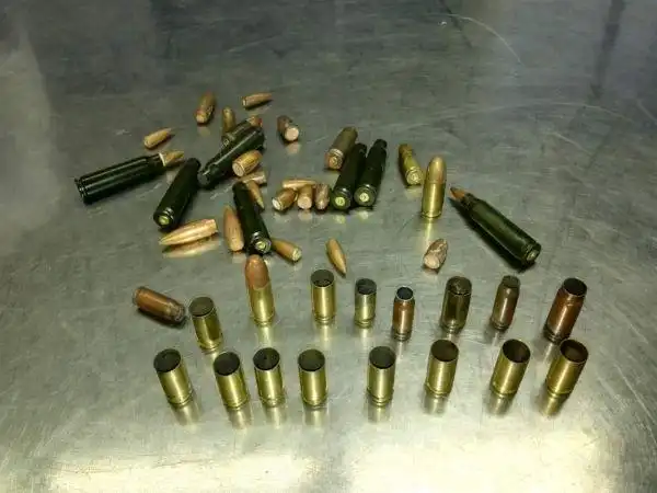 黄山机场安检查获大量空弹壳