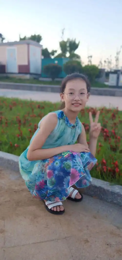 热爱生活,积极向上,活泼的女孩——初一六班李颖