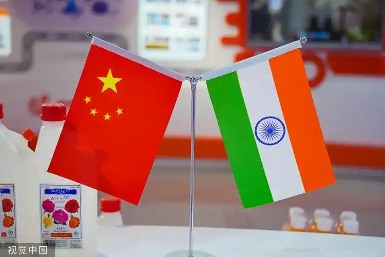 中国国旗与印度国旗 资料图 图源:视觉中国
