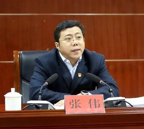 头条全南召开领导干部会议宣布市委关于县政府主要领导调整的决定