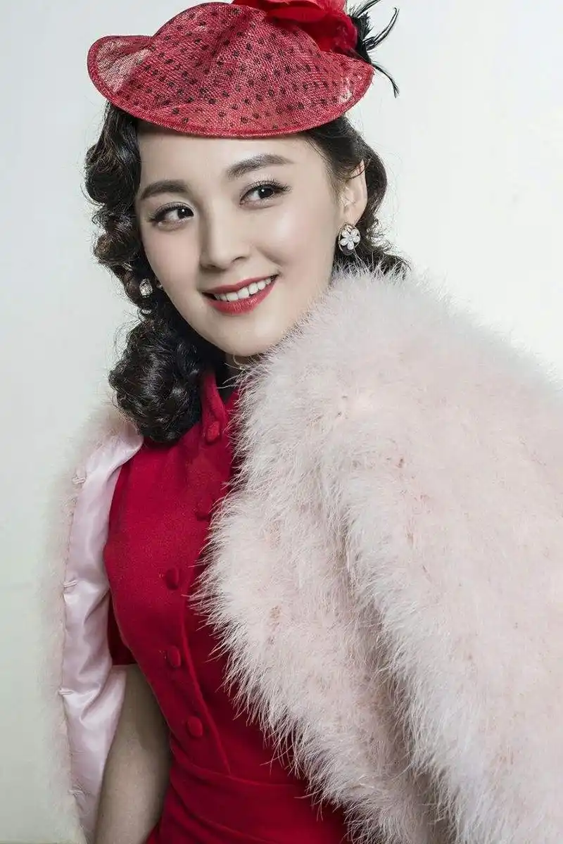 毛林林,原名毛林颖,1986年10月8日生于浙江省温州市,中国内地影视女