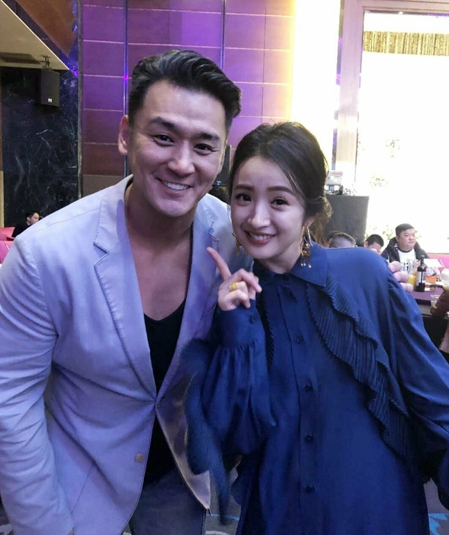 原创林依晨开心庆结婚纪念日她大胆表白林于超幸福感要溢出屏幕