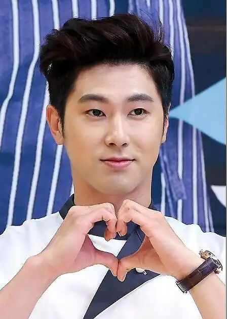 郑允浩今日现役入伍 东方神起暂迎2年空白期