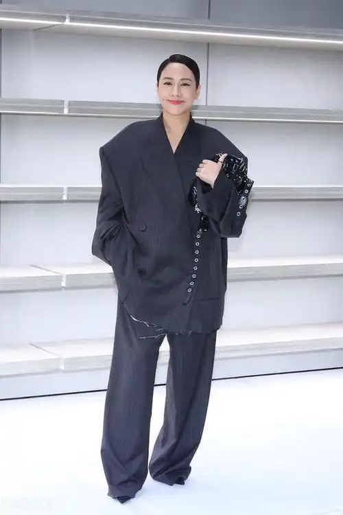 林嘉欣这身材,这才是尤物啊!