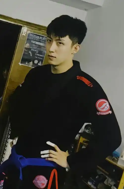 他从火光中走来##火光导演等黄景瑜四年