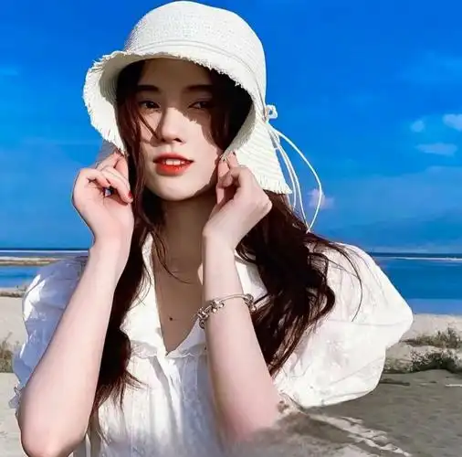 蜜橘们给鞠婧祎一片蓝海吧