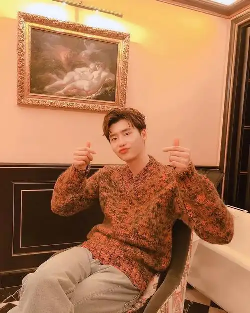 退伍入伍大乱斗!权志龙能比得过这些超人气男明星吗?