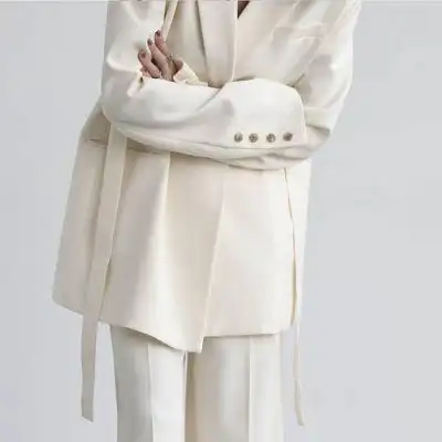 女生头像西服控