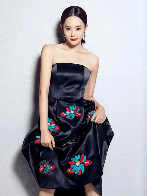 p>海陆,1984年10月15日出生于河南省郑州市,中国内地女演员,毕业于 a