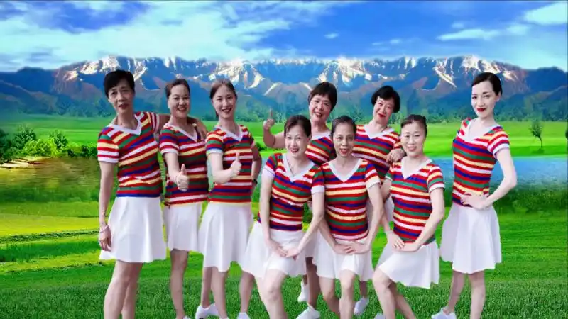 斌斌《雪莲花》斌斌原创9人队形编排水兵舞