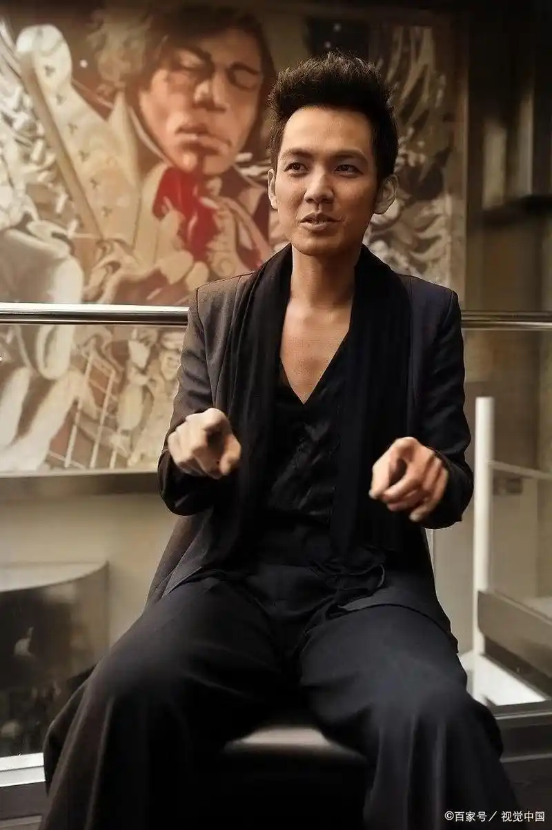 钟汉良用手描述的是什么?