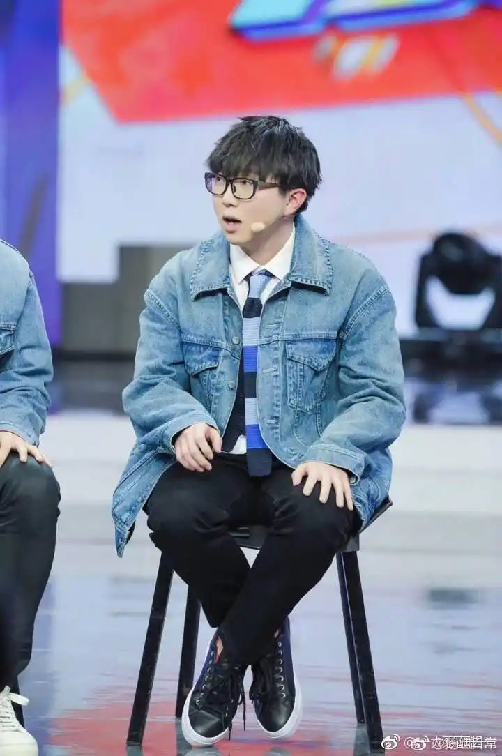 快乐大本营上毛不易演唱音响出故障,于文文救场演唱水平真差