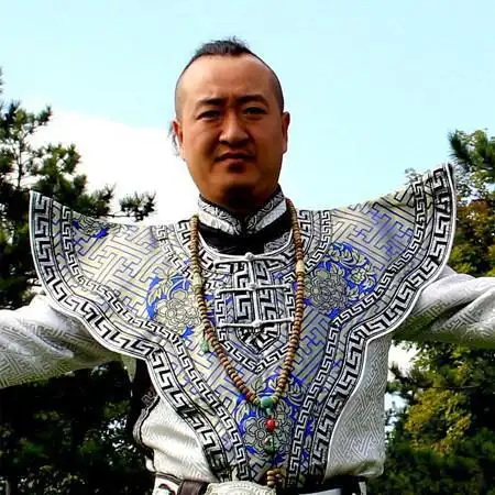 巴图全新单曲《祥云》草原风十足 寓意吉祥与祝福,酷乐传媒鼎力护航