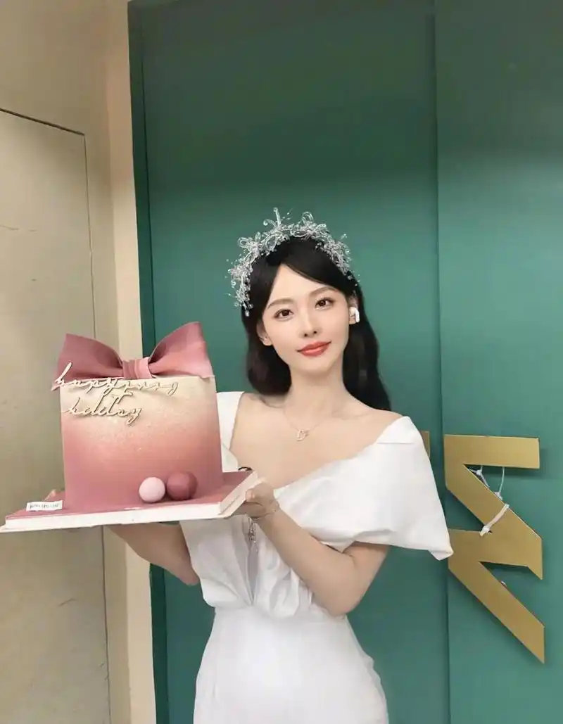 长发飘飘的张嘉倪好好看希望胖点张嘉倪