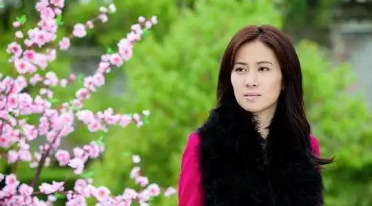 图青春烈火叶璇比基尼惹火获赞民国千颂伊