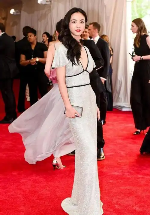 8年前,刘雯原来那么青涩啊?大姐大气场不是一天炼成的!