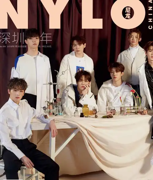 百分九最新封面少两人,林彦俊占据c位,朱正廷像王子,丞丞高冷_蔡徐坤