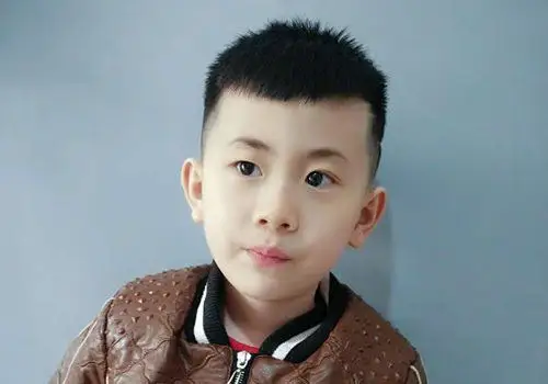 儿童发型把男孩短发形态列为难关 换一次发型证明一次岁月的增长