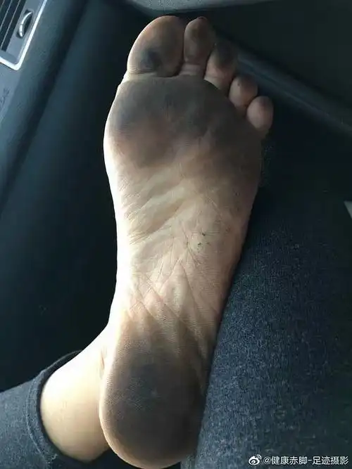 男人的相册-我觉得姑娘的脚脏一点是很性感的-1