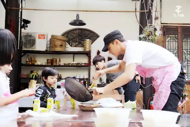 08深圳卫视#黄子韬##闪亮的爸爸#第一季大结局…子韬爸比对"女儿"贝贝