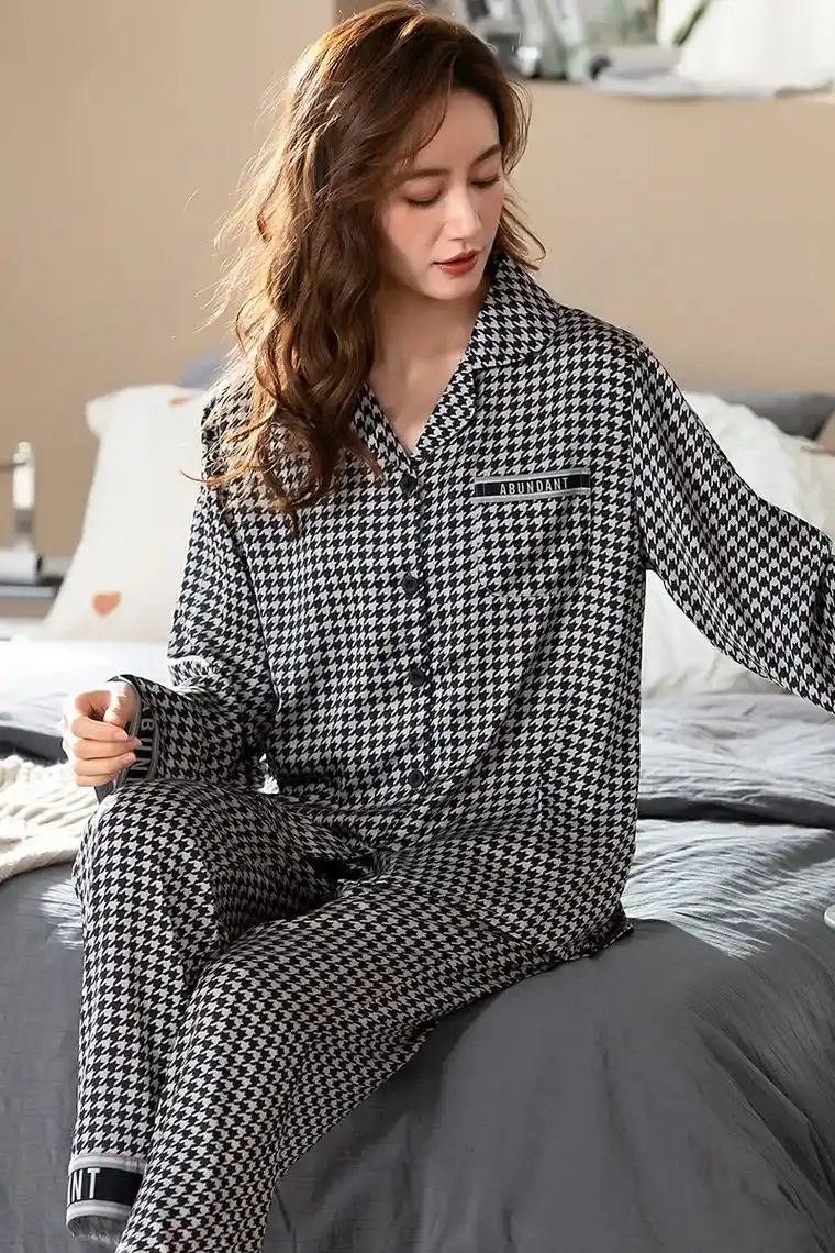 高端爆款千鸟格冰丝绸睡衣.