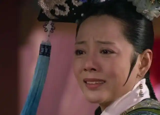 甄嬛传:敬妃明知胧月是烫手山芋,为何还抚养她?