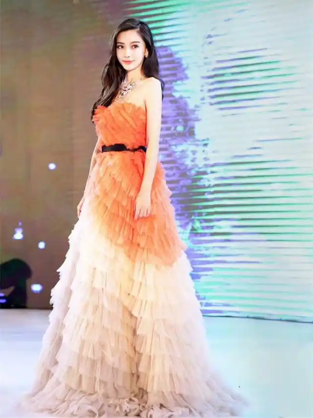 女明星穿礼服,就服angelababy,性感清纯样样行!