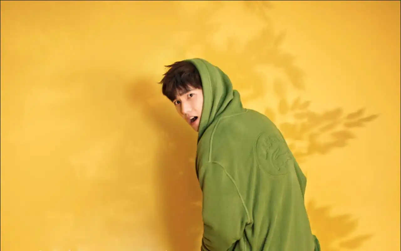 首页 桌面壁纸 大陆明星 阳光帅哥杨洋时尚杂志艺术写真壁纸1920_1200