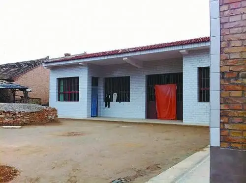 平房外墙什么颜色好看平房金棕色的门外墙涂料涂什么颜色好