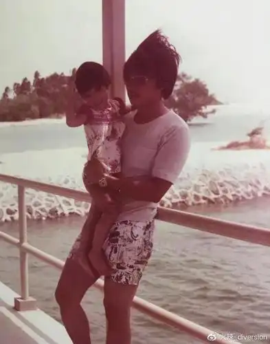 我震惊了,林俊杰晒和爸爸的旧照