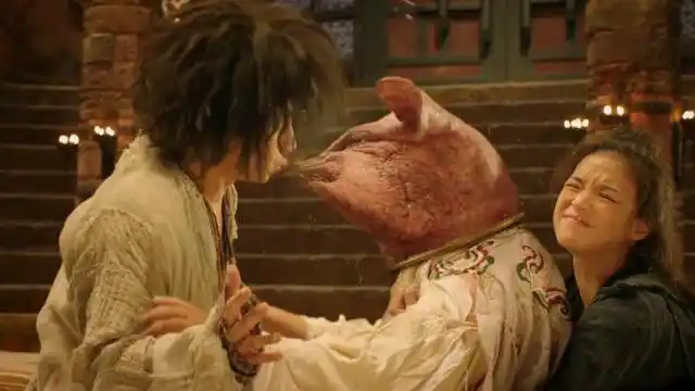 西游降魔篇猪八戒恶贯满盈唐僧为收服猪妖不惜亲上猪头吸出元神