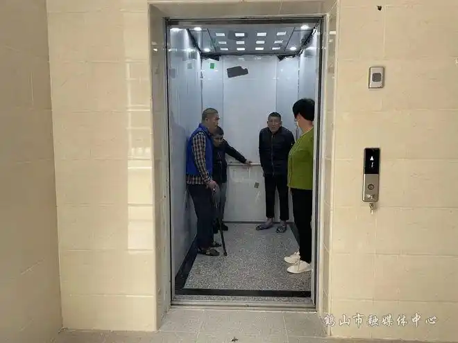 桃源镇敬老院电梯投入使用老人上下楼不用愁啦