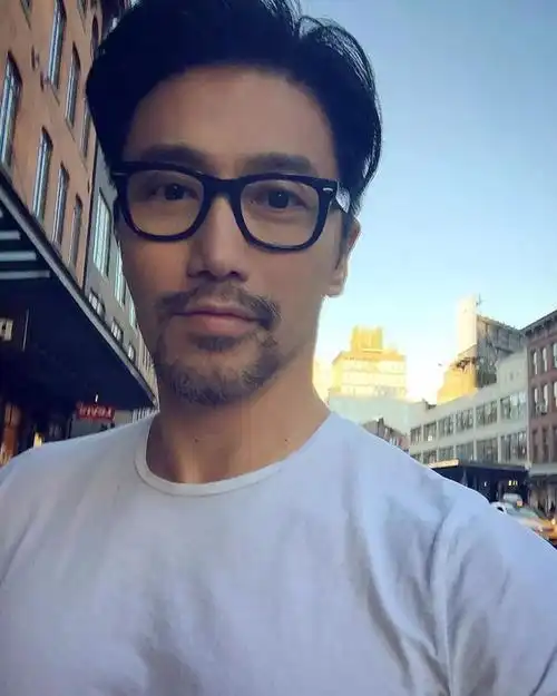 51岁大叔酷似20岁小伙,冻龄男神向你传授不老秘诀!