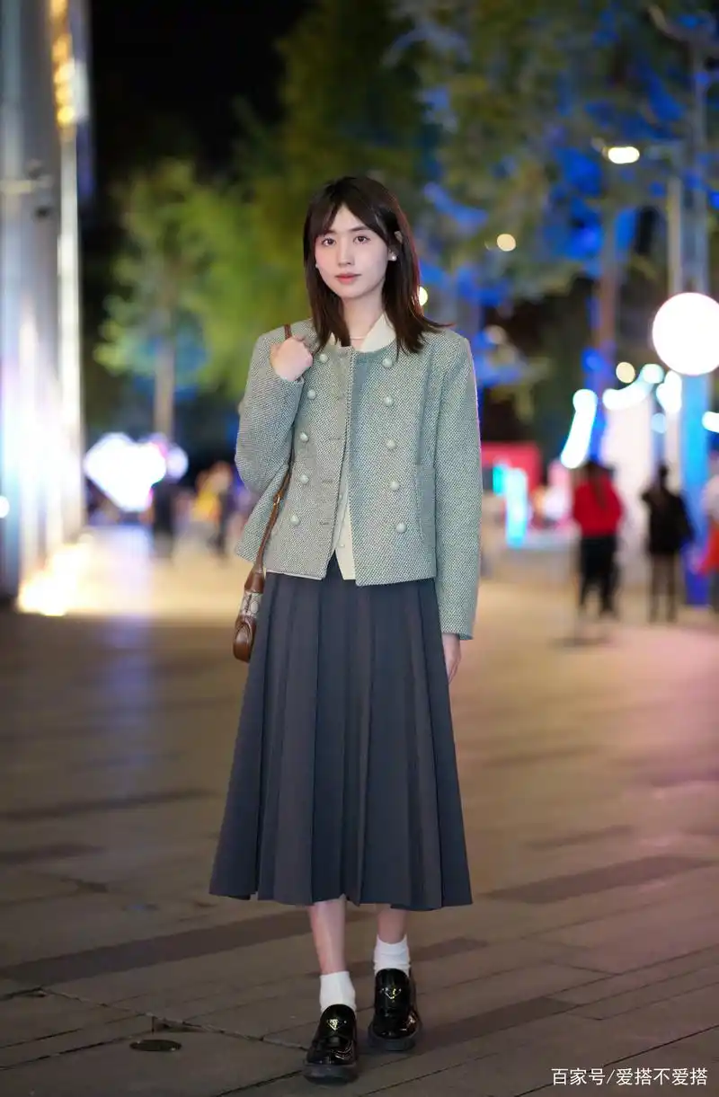 小个子女生,冬天掌握5种"长裙"穿搭技巧,优雅显高,适合照搬