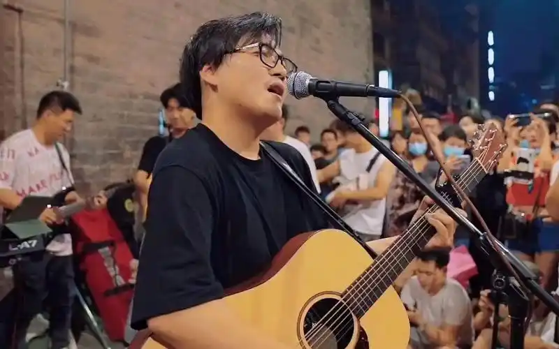 【韩小九】南门乐队九哥现场演唱经典歌曲《海阔天空》向经典致敬