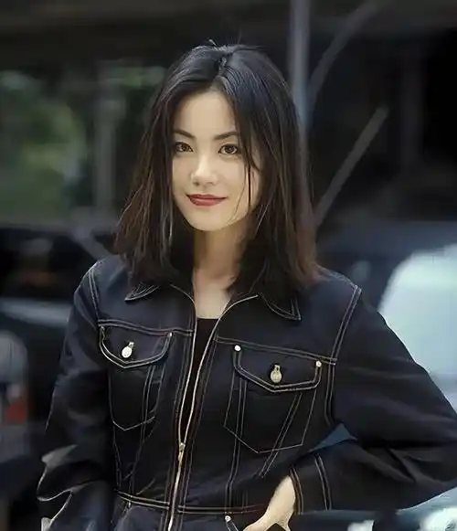 本该幸福的二人世界却多了一个人,王菲认识窦唯的时候,她还是栾树的女