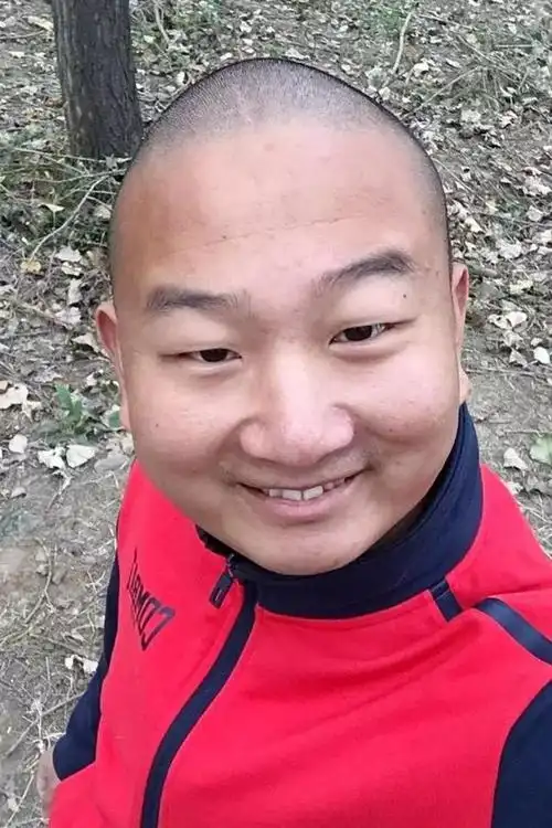 黄店长的表现略逊一筹,但他同样为做好中餐厅付出很多,可能是偶像包袱