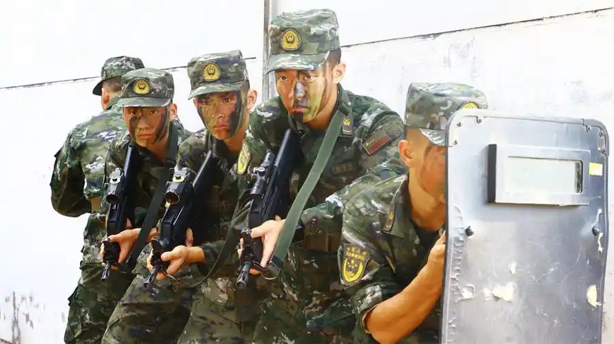 武警21式夏作训服,帅气亮相