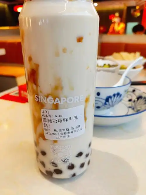 为什么这个奶茶温的比冰的贵4块