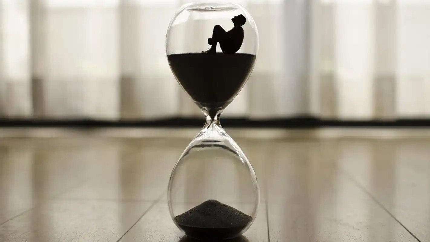 时间沙漏创意素材背景桌面壁纸下载