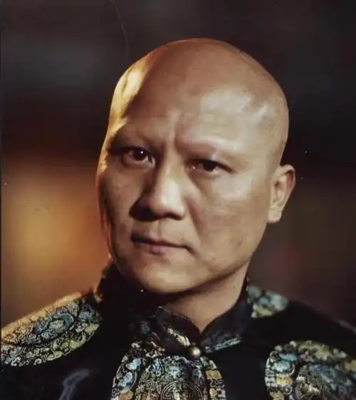 4位坏人专业户,天生一张反派脸,颜值限制戏路,几乎演不了好人