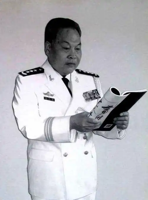 授少将后四年,也就是1994年,55岁的杨怀庆晋升中将,一年后,杨怀庆接替