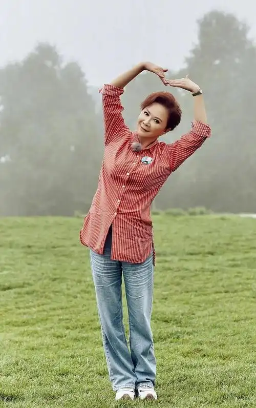 演员蔡明24岁嫁丁秋星恩爱37年生一子61岁想当奶奶